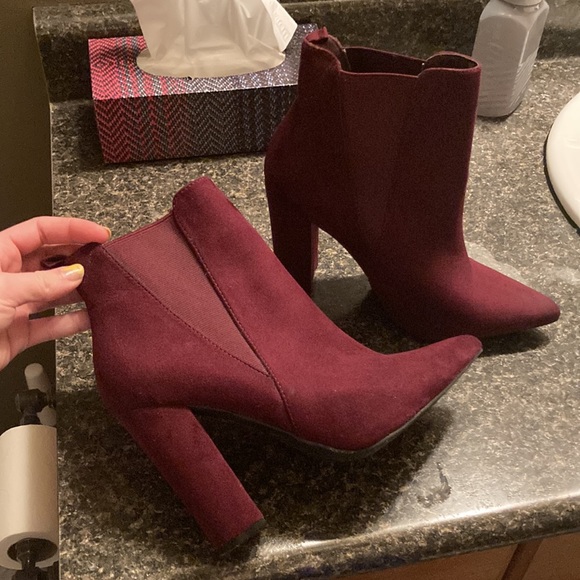 $8 ADD ON Charlotte Russe Faux Suede Heeled Ankle Booties Maroon - Picture 6 of 11